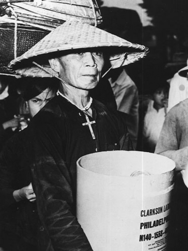 Một_người_di_cư_Thiên_Chúa_giáo,_1954